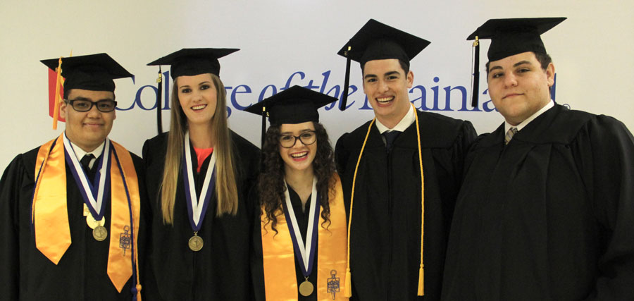 2016 COM Commencement students