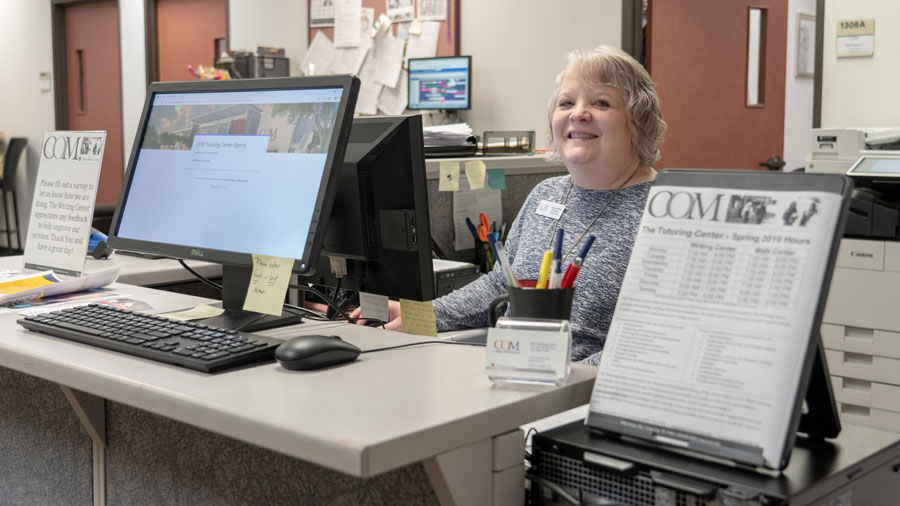 Smiling lady at reception area in the tutoring center.