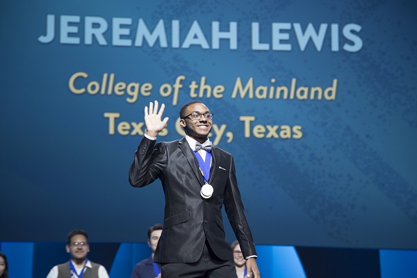 COM Student Receives National PTK Award