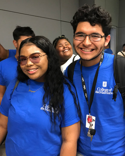 COM students at 2018 Summer Bridge trip