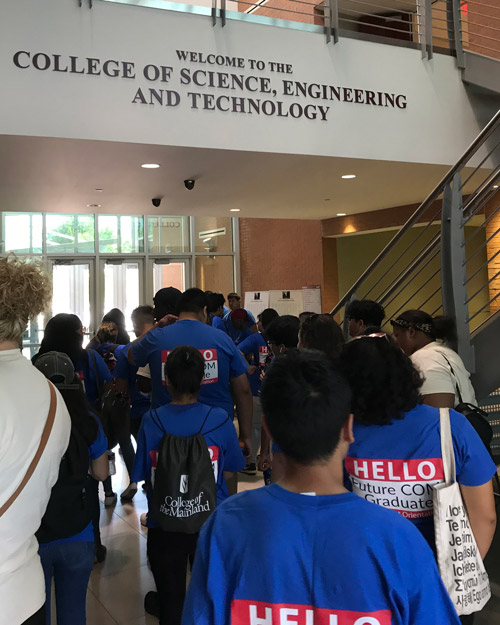 COM students walking into the College of Science, Engineering and Technology building.